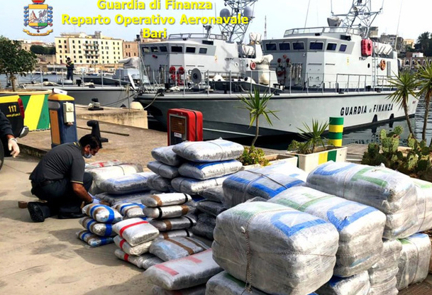 Brindisi- Taranto: Traffico Internazionale di droga. La GdF intercetta e sfascia un'organizzazione criminale