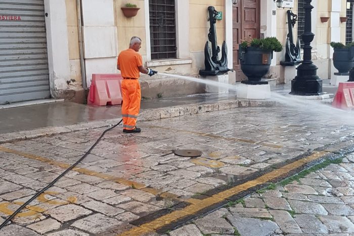 Taranto: Igienizzazione in Città Vecchia, intervento di “Kyma Ambiente – Amiu”
