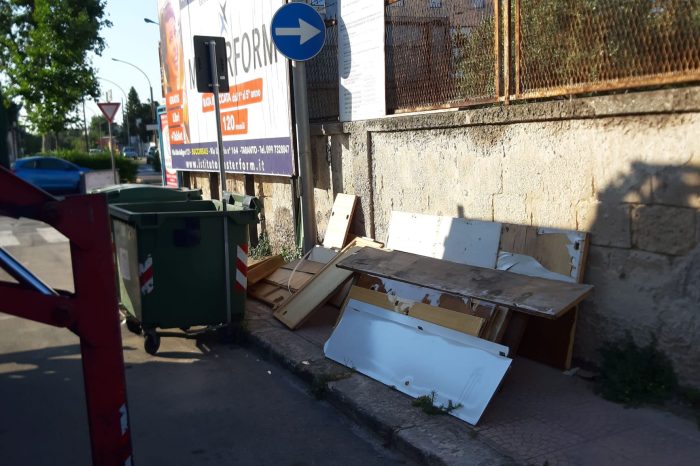 Taranto: Abbandoni selvaggi di rifiuti, interventi in tutta la città