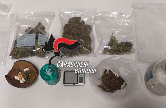 San Pancrazio Salentino (BR): Detiene in casa e nel negozio 100 grammi di marijuana, arrestato
