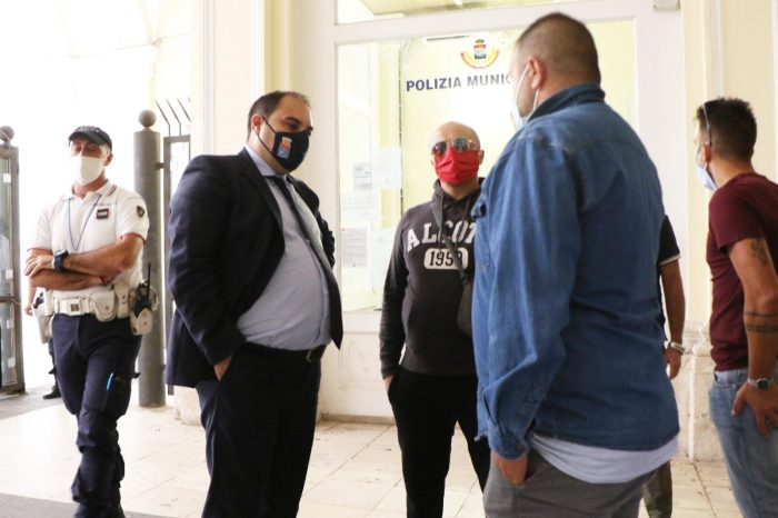 Taranto, lavoratori in cassa integrazione incontrano Melucci