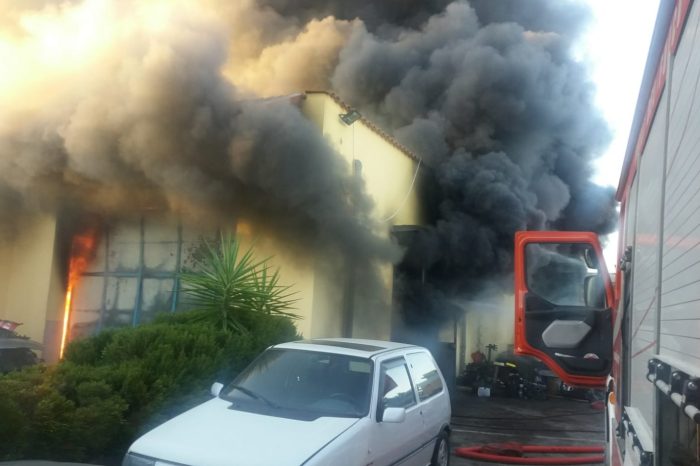 Sava: Incendio in un’officina meccanica distrutte 5 auto