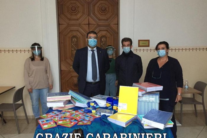 Fasano: Carabinieri e ANC donano ai minori del centro socio educativo “Canonico Latorre” materiale di cartoleria