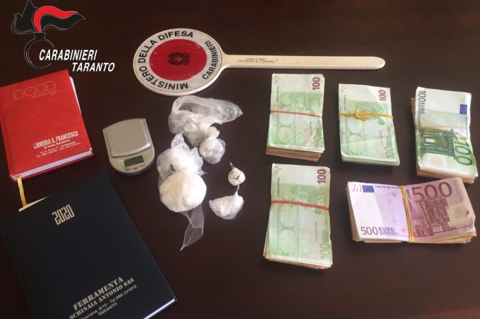 Taranto: Nascondeva droga e soldi in casa, arrestato dai Carabinieri