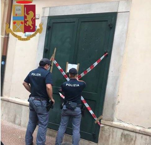 Taranto: Spacciava ansiolitici nel retrobottega: minimarket etnico chiuso dalla Polizia