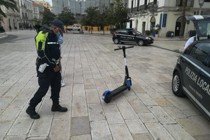 Taranto: Controlli della Polizia Locale nelle zone centrali e periferiche della città per la sicurezza stradale relativa all'uso corretto della micromobilità elettrica