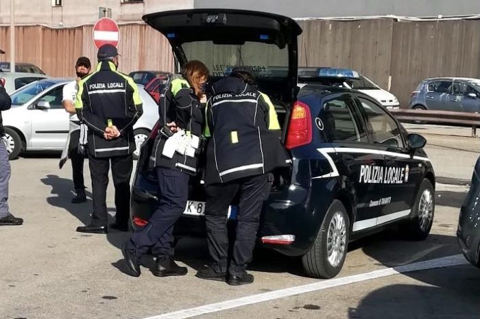 Taranto, fermati dodici parcheggiatori abusivi dalla Polizia Locale