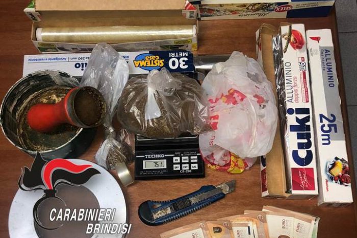 Mesagne: Detiene in casa 84 grammi di marijuana, arrestato