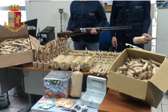 Taranto, si preparava alla vendita di" botti" in vista del Capodanno, arrestato