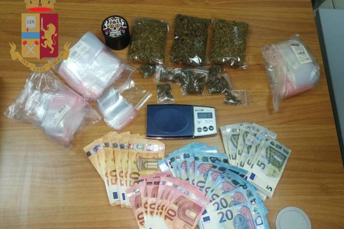 Taranto - Spacciava droga in pieno centro, arrestato un nigeriano
