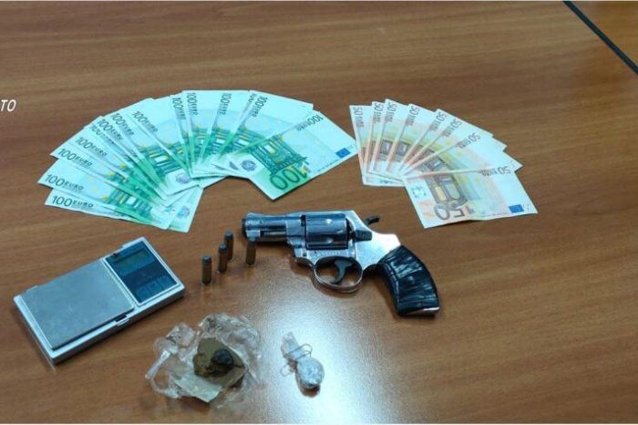 Massafra - Arrestato un commerciante in possesso di droga e armi