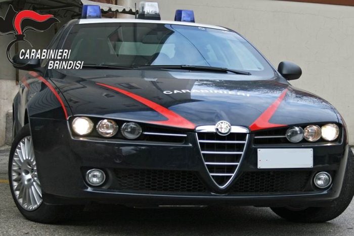 Brindisi: Oltraggia i carabinieri durante un’operazione di polizia, denunciato