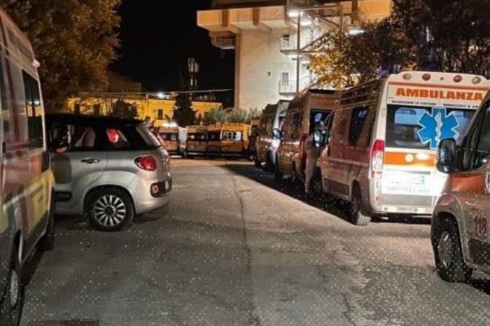 Taranto Video Shock/ Ecco quanto è avvenuto all'interno di una ambulanza in fila fuori da un ospedale