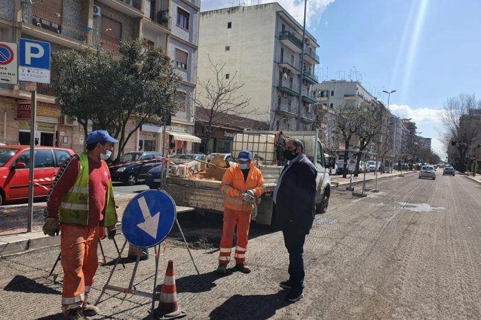 Taranto - Nuovo asfalto in Corso Italia, i lavori proceodno