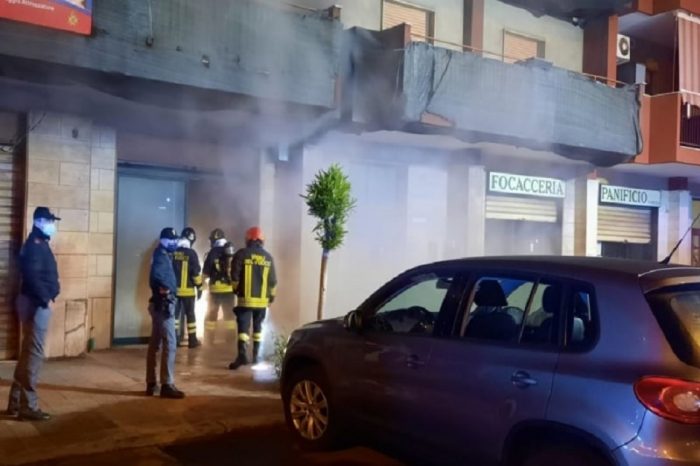 Taranto - Cercano di appiccare fuoco ad un locale