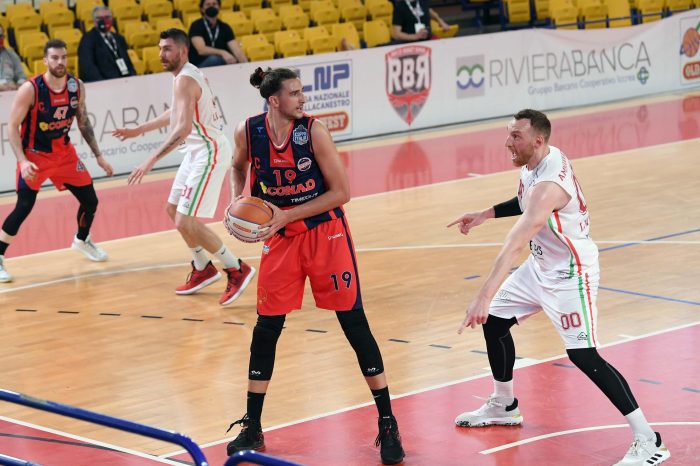 Basket - Il CJ Taranto espugna Salerno