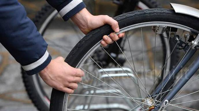 Lecce - Arrestato ladro di biciclette