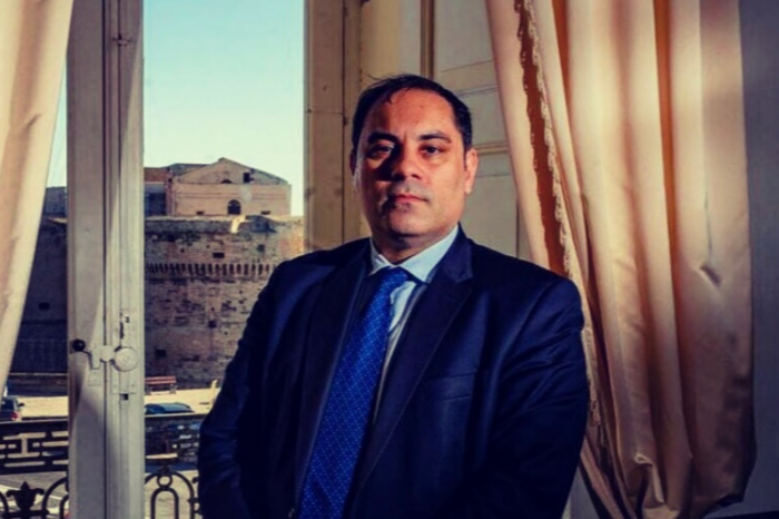 Sfiducia per Melucci: si dimettono 17 consiglieri di Taranto