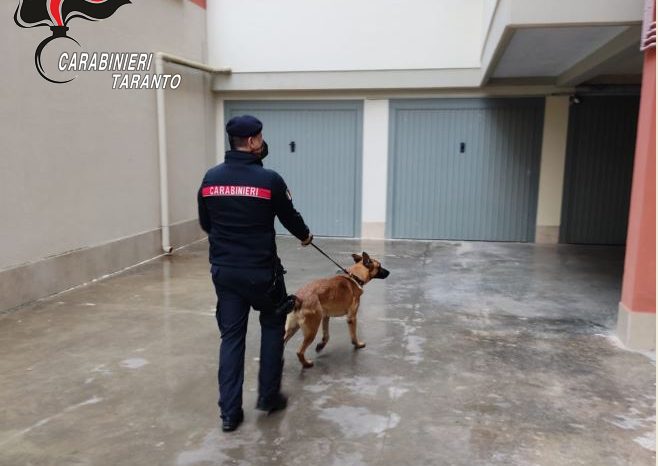 Taranto:  i Carabinieri del Nucleo Investigativo della Compagnia di Taranto smantellano una “centrale dello spaccio” al rione Tamburi