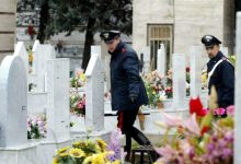 Vandali nel cimitero di San Pietro Vernotico: portafiori e lapidi danneggiati