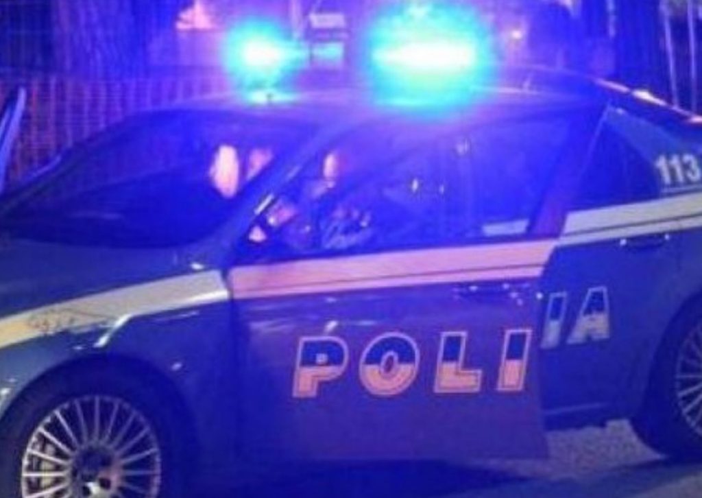 Polizia denuncia cittadini stranieri armati a Bari dopo rissa