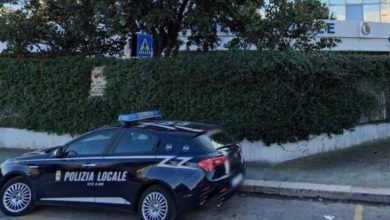 Polizia Locale Cerignola pusher colto in flagrante nella villa comunale.