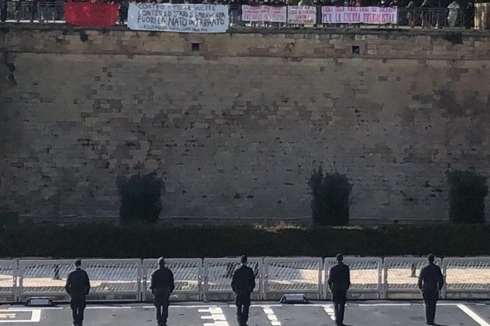 Taranto: offese e lancio di pietre ai militari che rientrano in porto