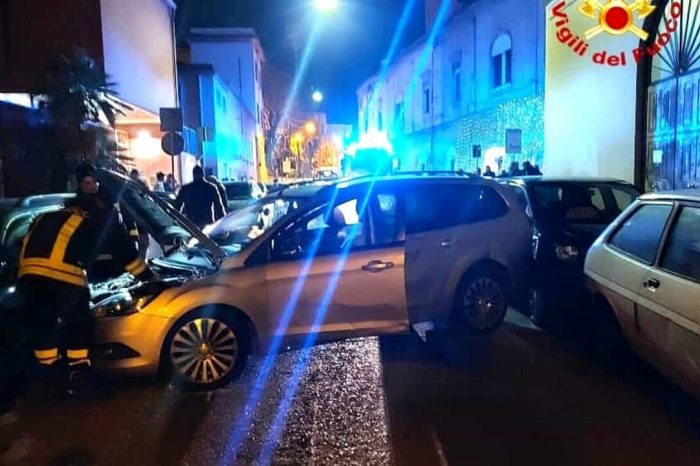 Brindisi: una Ford Fucus ha seminato il panico nel centro urtando sei veicoli fermi