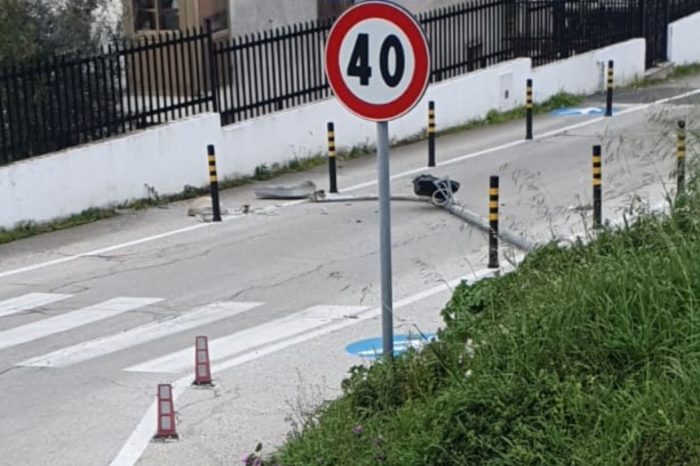 Martina Franca: palo della luce cade in strada