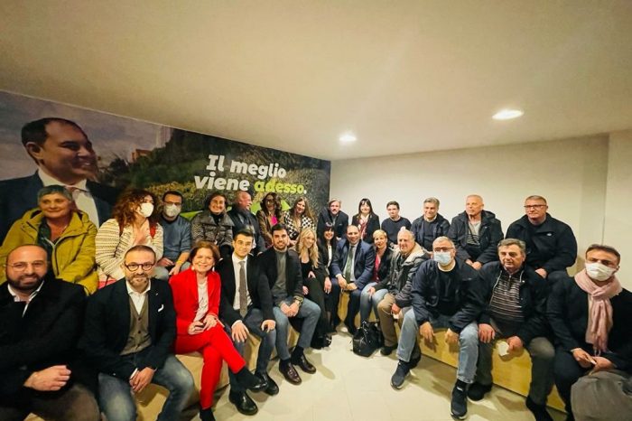 Taranto Crea ha presentato i suoi 32 candidati