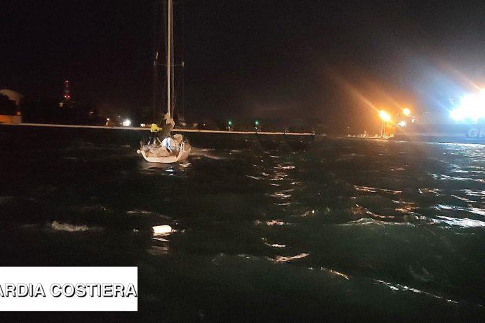 Brindisi: barca a vela in avaria, la Guardia Costiera salva tre persone