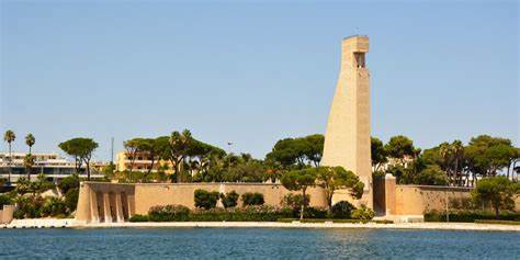 Brindisi: 31enne cade dal muraglione del Monumento al Marinaio d'Italia, è in gravi condizioni