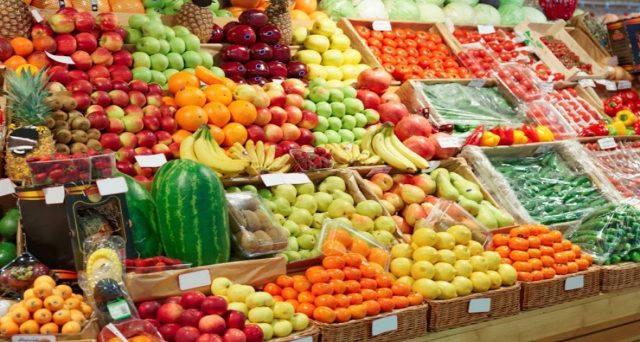 Crescono i prezzi al dettaglio dei prodotti alimentari con aumenti che arrivano all’8,1% per la frutta fino al 17,8% per le verdure