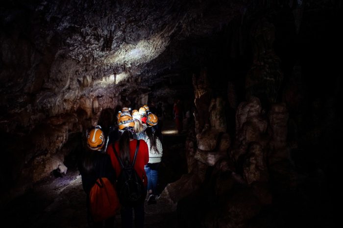 Castellana Grotte: alle Grotte tornano le visite Speleonight e Speleofamily