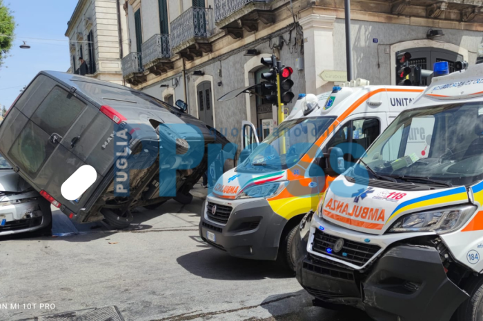 Grave incidente a Martina Franca, coinvolte diverse auto ed una ambulanza