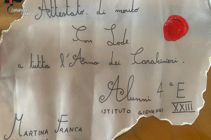 Martina Franca: agli studenti della Giovanni XXIII viene consegnata una lettera scritta dal Comandante Generale dell'Arma dei Carabinieri