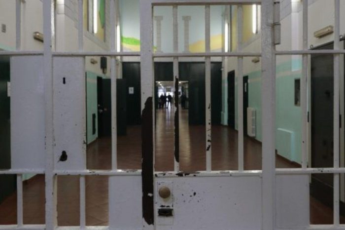 Taranto: agente penitenziario aggredito da detenuti