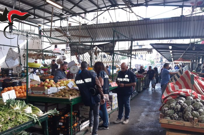 Taranto: Mezzo milione di shoppers sottratti al commercio illegale
