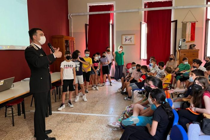 Latiano: i Carabinieri incontrano gli studenti
