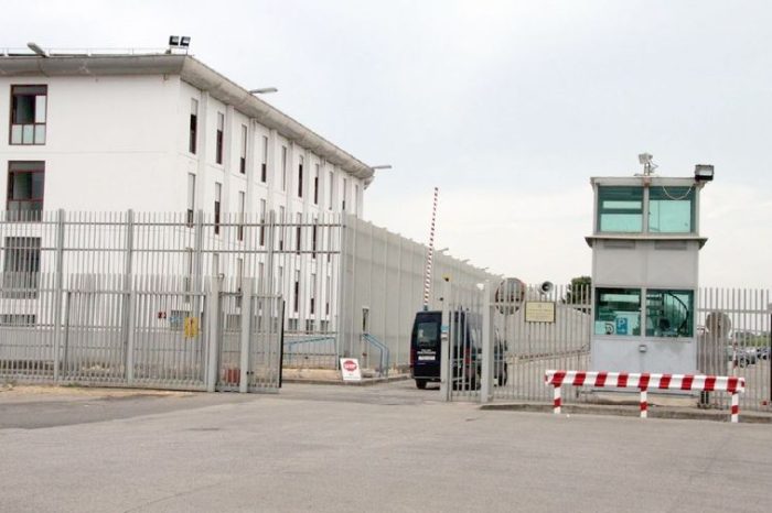 Taranto: un detenuto colpisce due Ispettori di Polizia Penitenziaria con un coltello rudimentale
