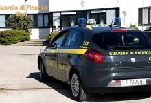 Guardia di Finanza Bari durante un sequestro beni nel Barese