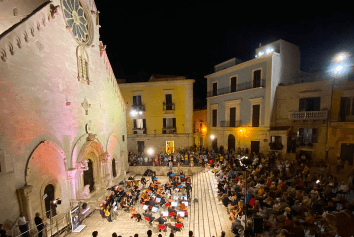 Ruvo Coro Festival: sul sagrato della Cattedrale il Concerto “Notte di San Lorenzo” dell’Orchestra Sinfonica “Città di Ruvo di Puglia