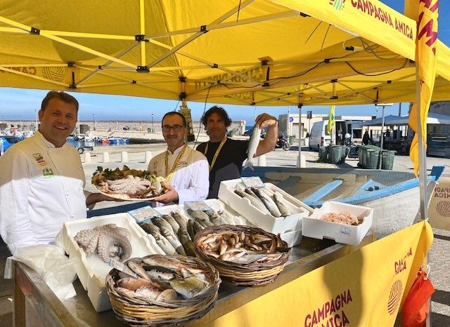 Giornata della pesca trasparente a Torre a Mare per promuovere il "miglio0"