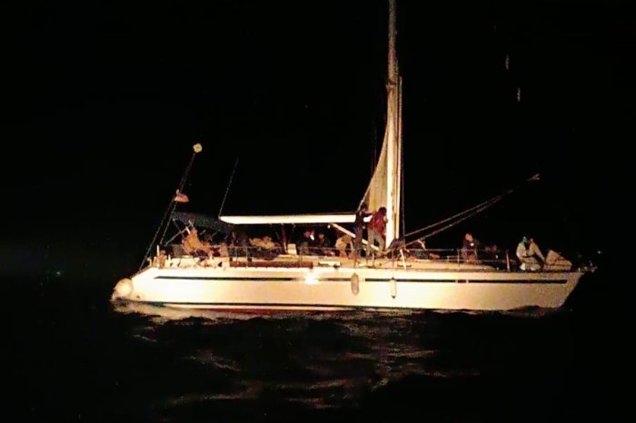 Santa Maria di Leuca: arrestati due scafisti trovati a bordo della barca a vela “Vento”