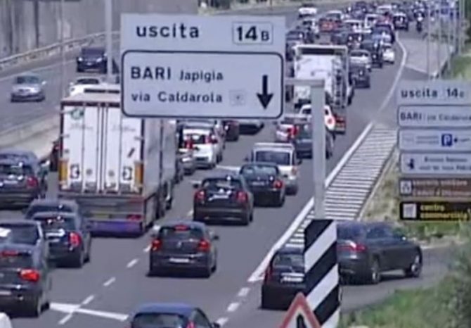 Bari: contromano sulla Tangenziale si schianta con vettura in transito