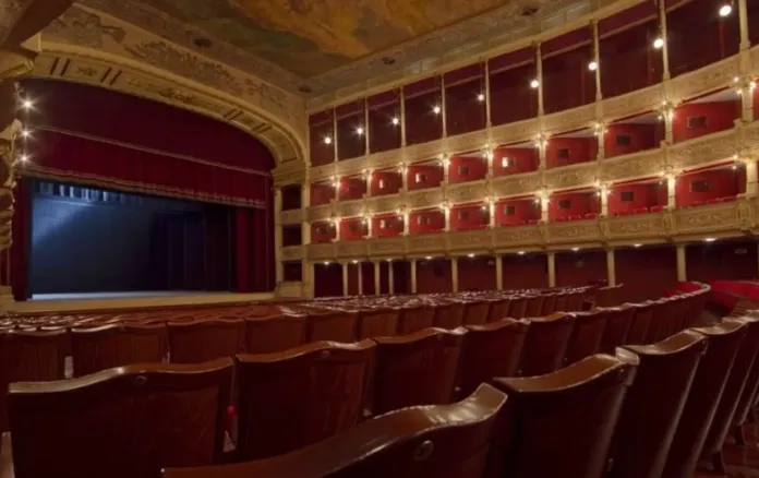 Lecce - Teatro Politeama: Stagione lirica di tradizione