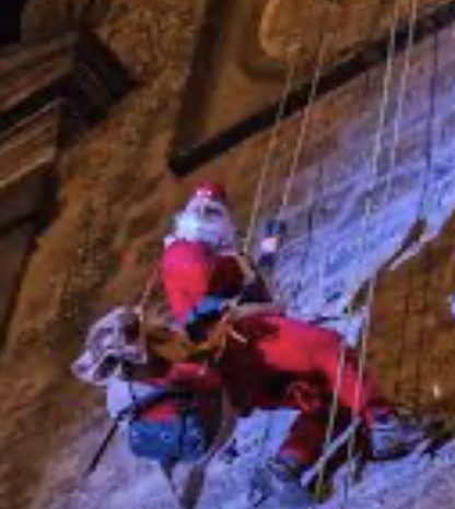 Taranto - Al SS. Annunziata, Babbo Natale “acrobatici” per i piccoli degenti