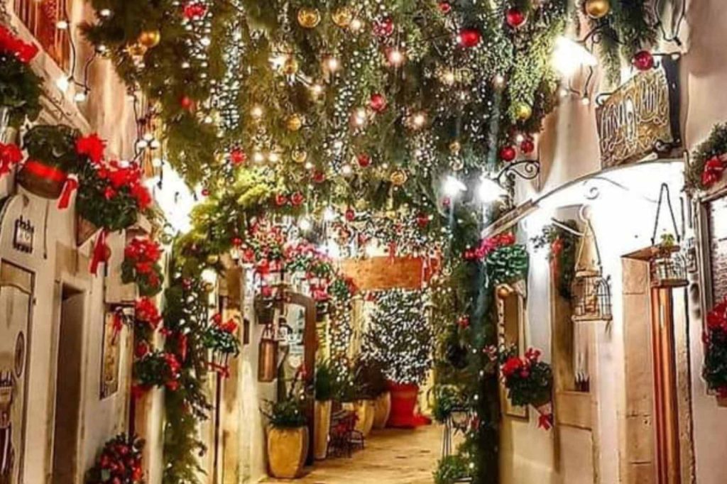 Locorotondo per il web la Città del Natale in Puglia 2022