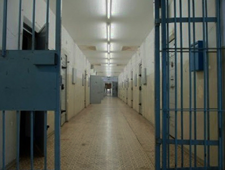 Dalla Casa Circondariale detenuti usavano cellulari per chiamare l’esterno, 7 indagati.