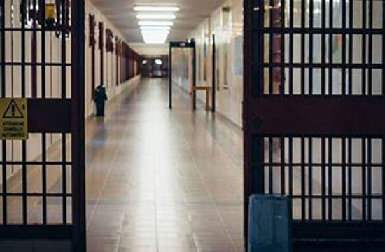 Cellulari e droga in carcere a Lecce